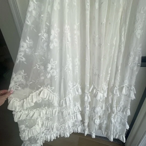 V. Chapman Ivory Lace Corset Dress - Picture 3 of 9